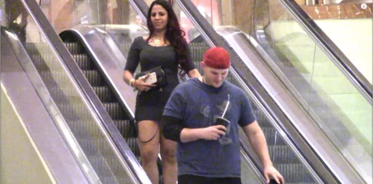 fart on escalator