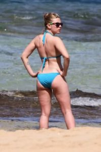 scarlett johansson butt in bikini