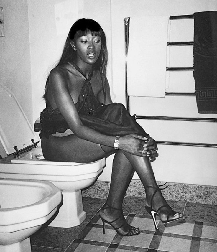 naomi-campbell toilet