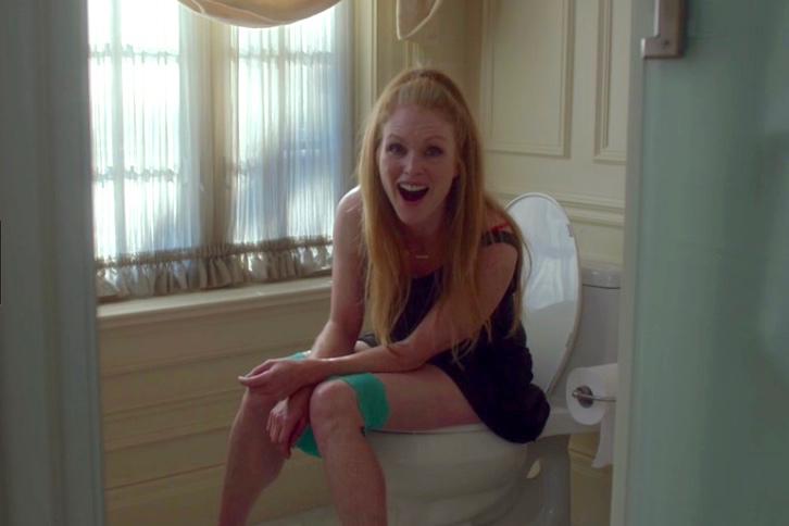 julianne moore toilet