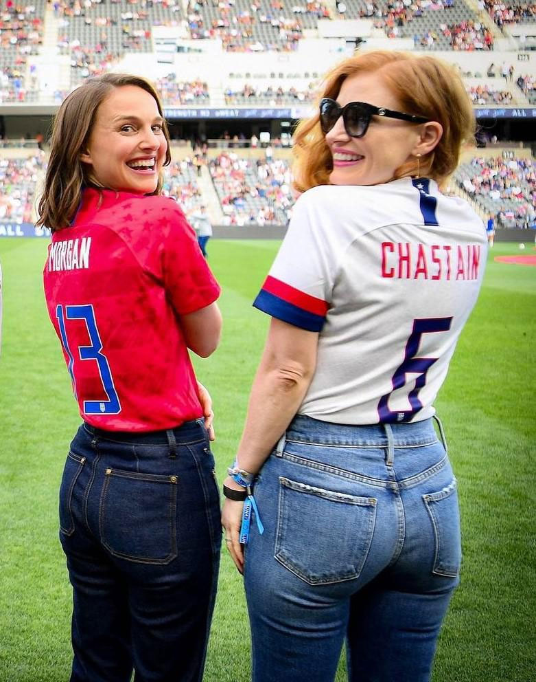 jessica-chastain-natalie-portman-butt